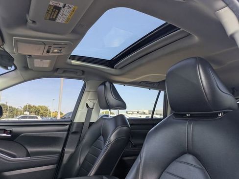Used 2022 Toyota Highlander XLE image 27