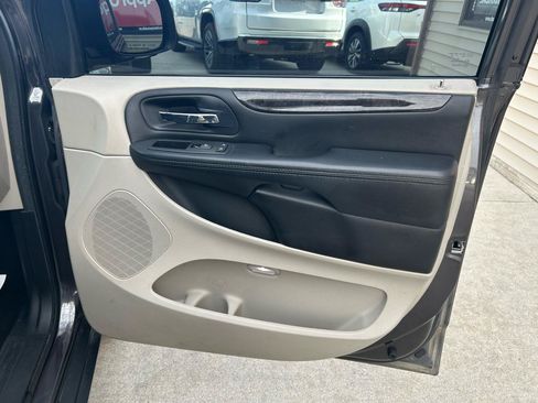 Used 2016 Dodge Grand Caravan FWD image 16