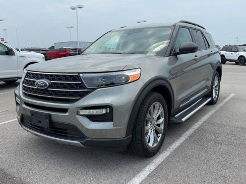 Used 2020 Ford Explorer XLT w/ Equipment Group 202A AWD/4WD image 2