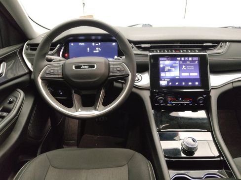 Used 2023 Jeep Grand Cherokee Laredo image 22