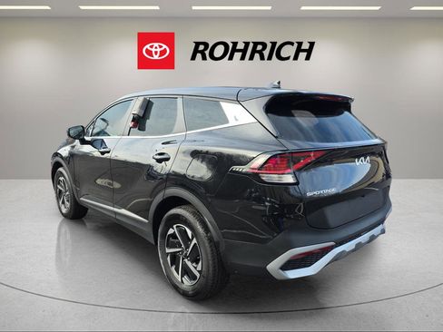 Used 2023 Kia Sportage LX image 3