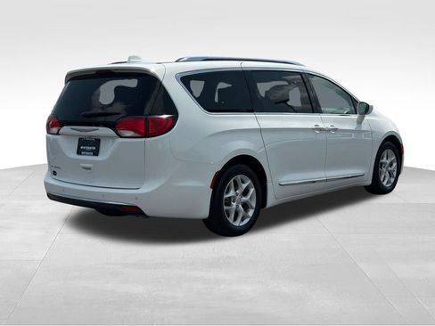 Used 2017 Chrysler Pacifica Touring-L Plus w/ Tire & Wheel Group FWD image 25