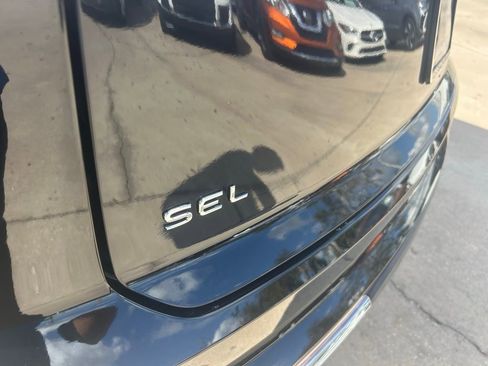 Used 2025 Volkswagen Atlas Cross Sport SEL image 31