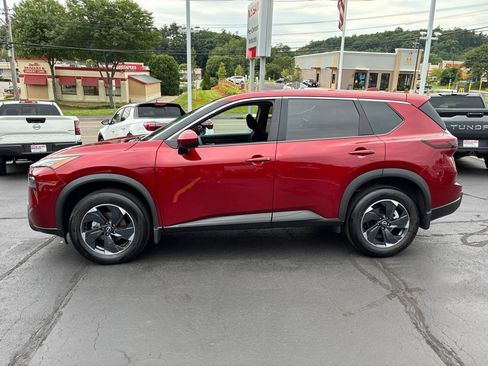 Certified 2026 Nissan Rogue SV AWD/4WD image 4