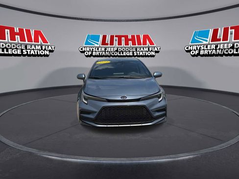 Used 2024 Toyota Corolla SE FWD image 3