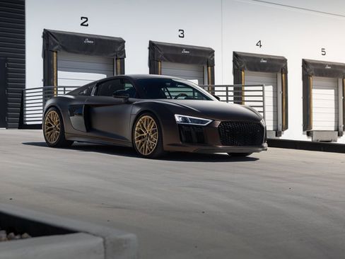 Used 2017 Audi R8 V10 w/ Carbon Exterior Package AWD/4WD image 3