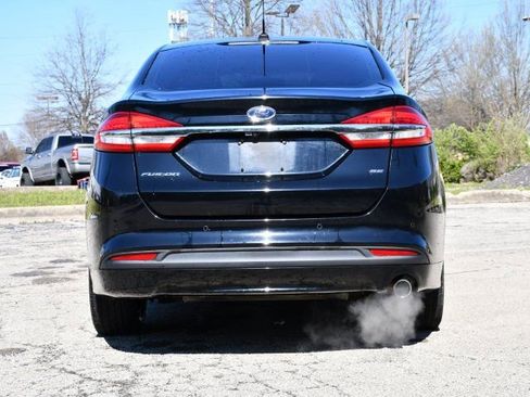 Used 2017 Ford Fusion SE w/ Fusion SE Technology Package image 6