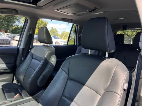Used 2020 Honda Pilot Touring image 13