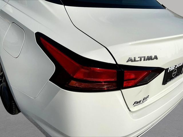 Used 2025 Nissan Altima 2.5 SV FWD image 24