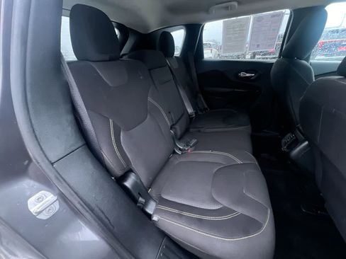 Used 2016 Jeep Cherokee Latitude w/ Cold Weather Group AWD/4WD image 24
