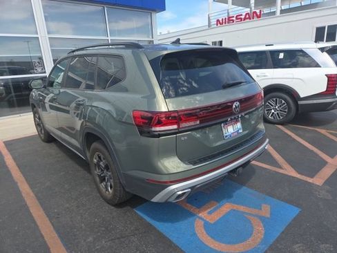 Used 2024 Volkswagen Atlas Peak Edition SE AWD/4WD image 4