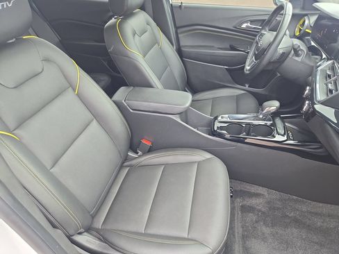 Used 2024 Chevrolet Trax ACTIV w/ Sunroof Package FWD image 10