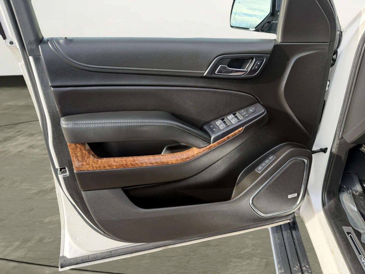 Used 2019 Chevrolet Suburban Premier w/ Premier Plus Edition AWD/4WD image 17