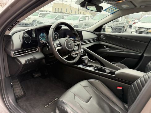 Used 2023 Hyundai Elantra Limited image 10