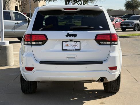 Used 2021 Jeep Grand Cherokee Laredo X image 5