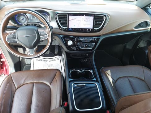 Used 2021 Chrysler Pacifica Limited w/ Uconnect Theater Family Group AWD/4WD image 3