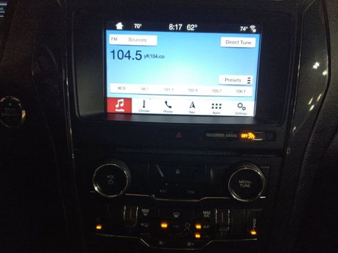 Used 2018 Ford Explorer XLT w/ Equipment Group 201A FWD image 25