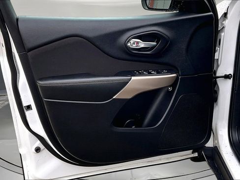 Used 2017 Jeep Cherokee Latitude image 20