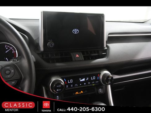 Used 2024 Toyota RAV4 XLE AWD/4WD image 9