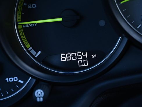 Used 2016 Porsche Panamera S image 32