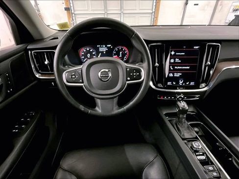 Used 2020 Volvo S60 T6 Momentum AWD/4WD image 5
