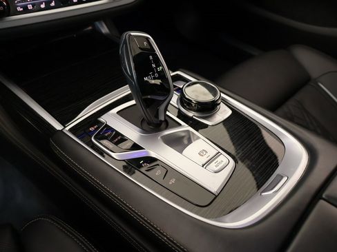 Used 2021 BMW 750i xDrive w/ Executive Package image 10