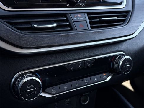 Used 2024 Nissan Altima 2.5 SL image 21