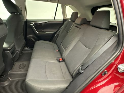 Used 2021 Toyota RAV4 LE AWD/4WD image 23