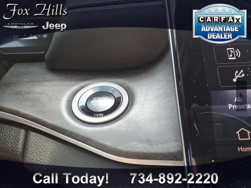 Used 2025 Jeep Grand Cherokee Limited AWD/4WD image 24