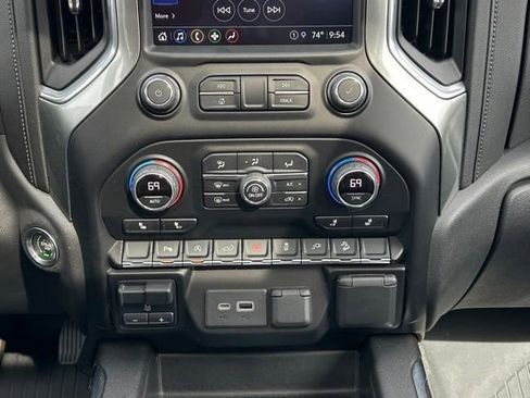 Used 2021 Chevrolet Silverado 1500 LT Trail Boss w/ LT Trail Boss Premium Package AWD/4WD image 21