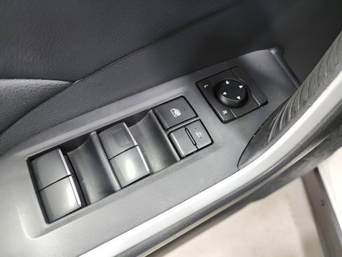 Used 2019 Toyota RAV4 XLE Premium image 25