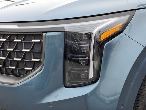 Used 2025 Kia Carnival SX Prestige image 9