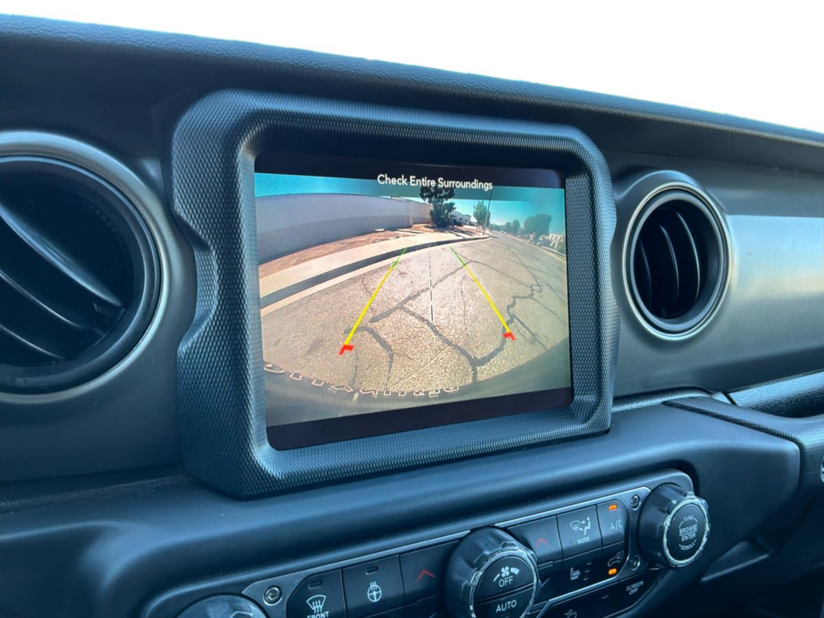 Used 2023 Jeep Wrangler Unlimited w/ Sun & Screen Package AWD/4WD image 13
