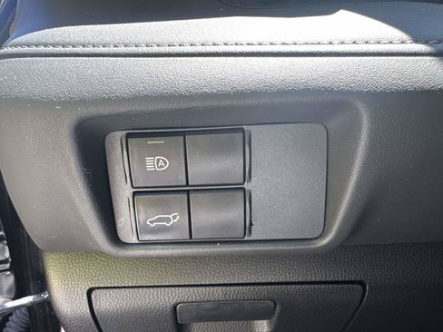 Used 2021 Toyota Highlander XLE AWD/4WD image 19