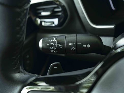 Certified 2025 Honda Pilot Touring image 24
