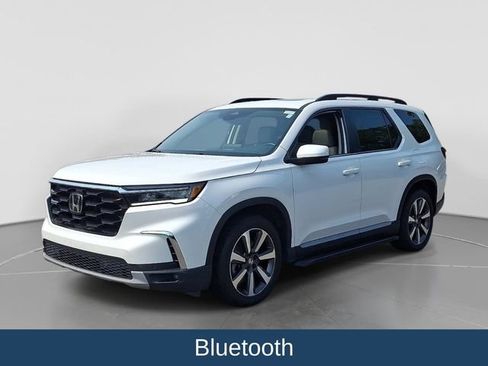 Used 2025 Honda Pilot Touring image 4