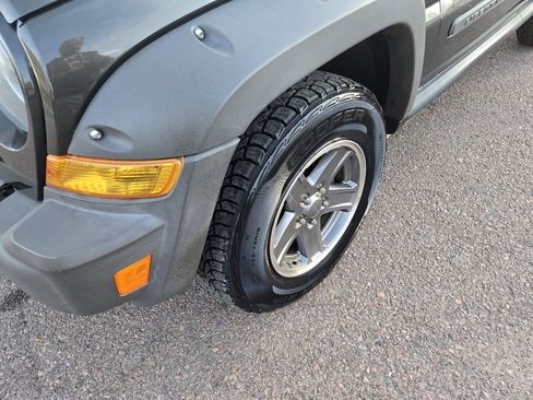 Used 2005 Jeep Liberty Renegade image 4