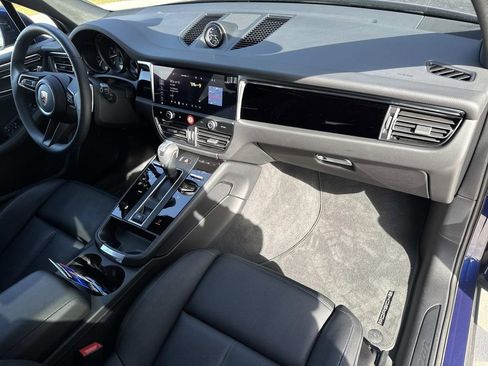 Certified 2025 Porsche Macan image 18