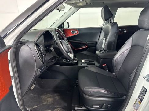 Used 2023 Kia Soul GT-Line w/ GT-Line Technology Package image 11