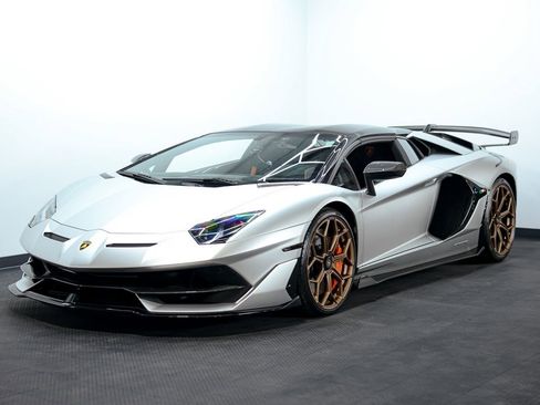 Used 2021 Lamborghini Aventador SVJ image 1