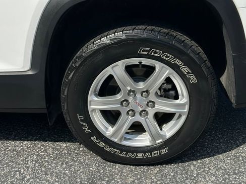 Used 2017 GMC Acadia SLE image 11