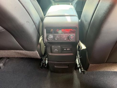 Used 2022 GMC Acadia Denali w/ Denali Ultimate Package FWD image 36