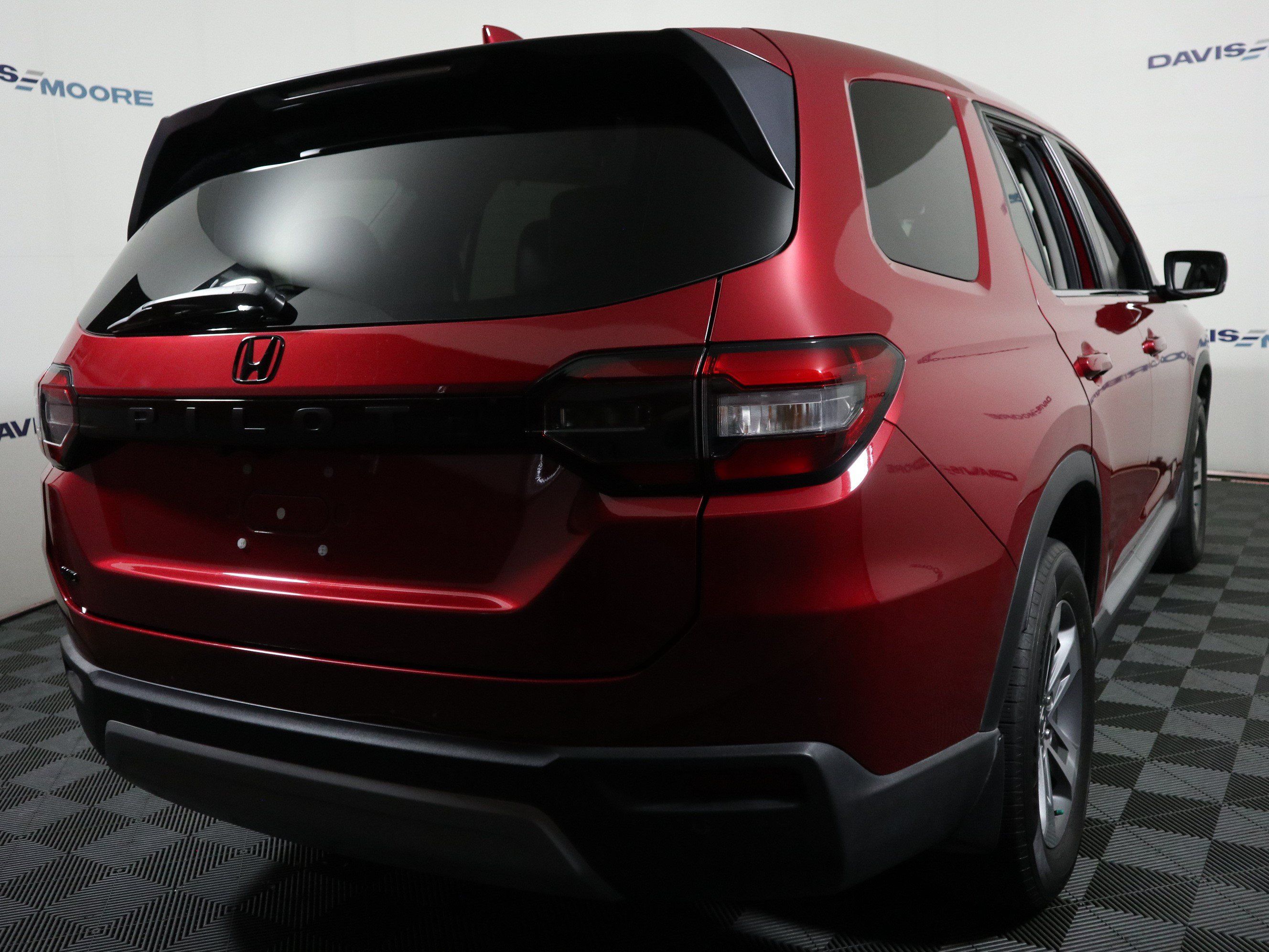 Used 2025 Honda Pilot EX-L image 6