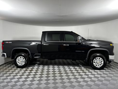 Used 2025 Chevrolet Silverado 2500 LTZ AWD/4WD image 4