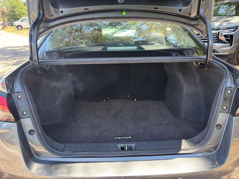 Used 2025 Nissan Versa SV FWD image 33