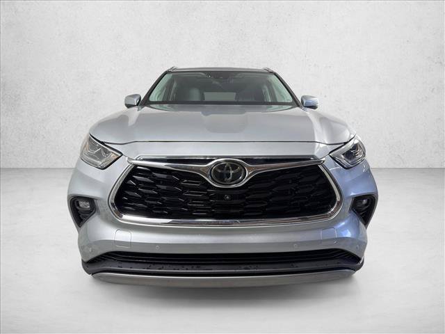 Used 2024 Toyota Highlander Platinum FWD image 9