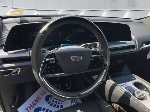 New 2026 Cadillac Vistiq Sport image 13