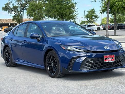Certified 2025 Toyota Camry SE image 3
