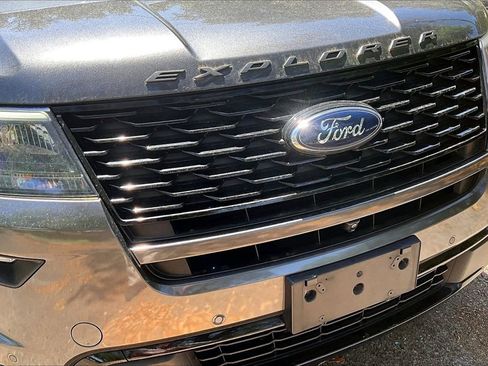 Used 2019 Ford Explorer Sport w/ Equipment Group 401A AWD/4WD image 33