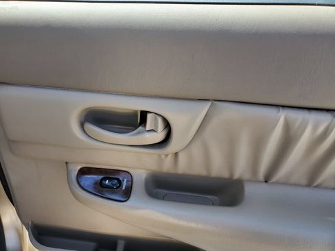 Used 2004 Buick Century Custom FWD image 28
